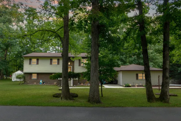 154 LAKE DR