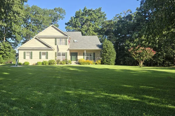 347 GOLF LINKS LN