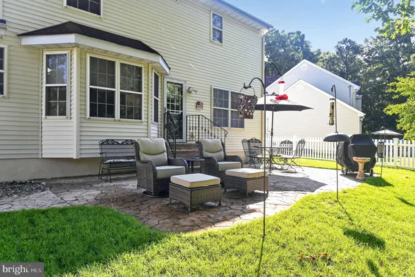 105 HOLLOW OAK LN