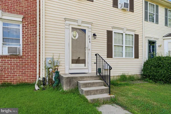 708 VILLAGER CIR