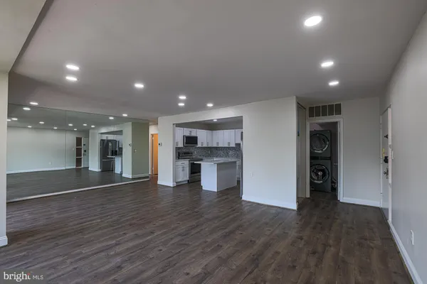 1 STONEHENGE CIR 9