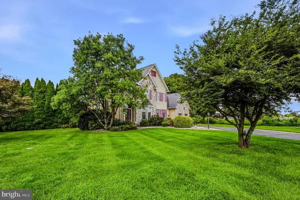 264 REGENT CIR