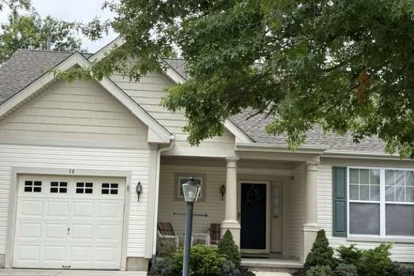 12 IRIS CT