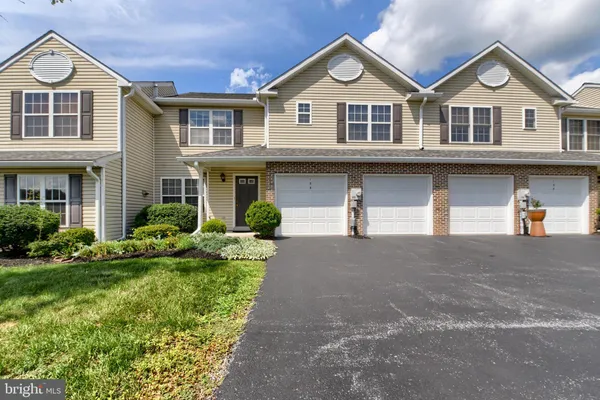 155 PEREGRINE LN