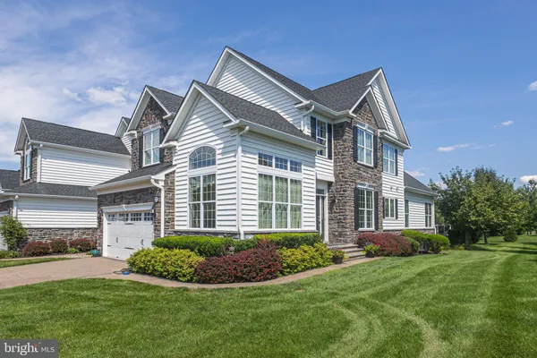 12 BROWN LN