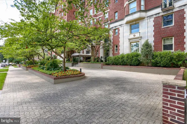 3908 N CHARLES ST 1102