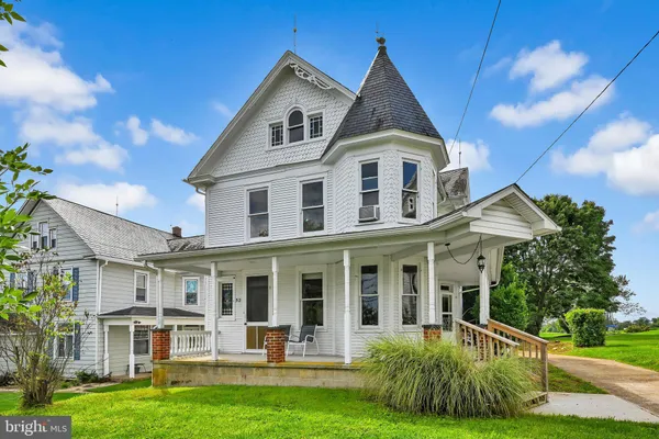 52 E MAIN ST