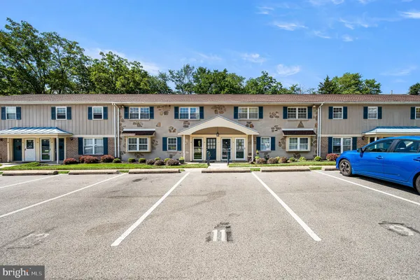 11 WEXFORD DR