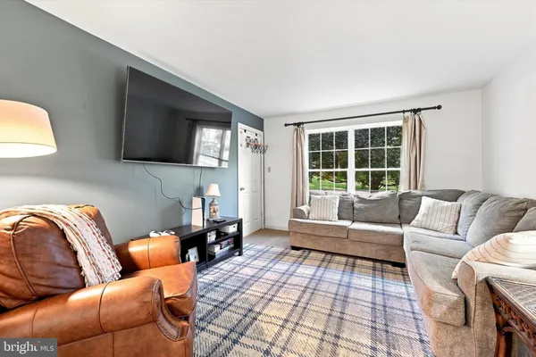 204 COUNTRY DR