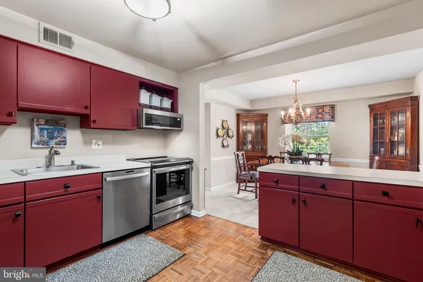 108 CASTLETOWN RD 301