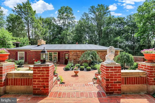 51 WHITE RD