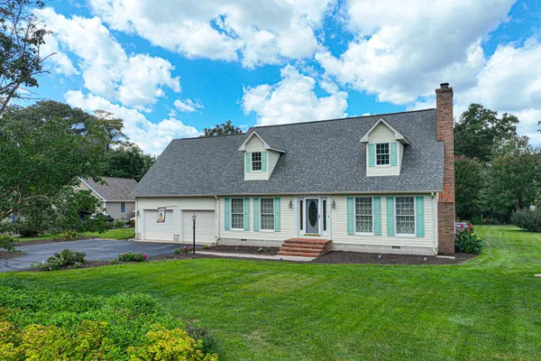 106 CREEKSIDE DR