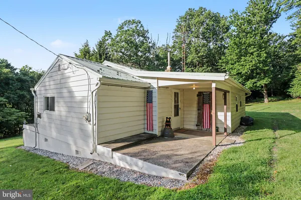 11 MAXWILL LN