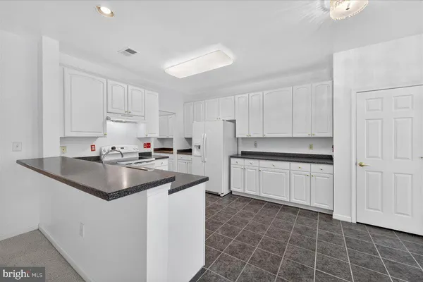 7 ALLISTER LN