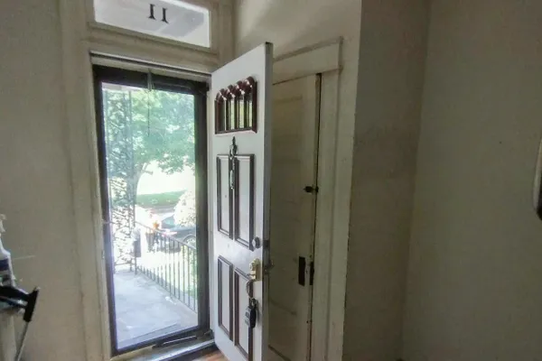 11 S WICKHAM RD