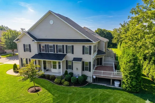 209 SAINT JAMES DR