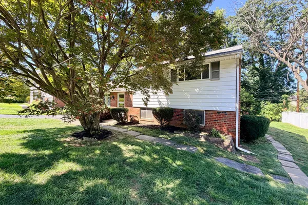 370 HILLSIDE RD