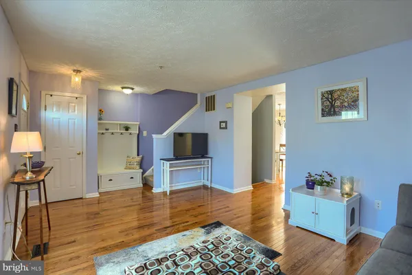 1025 JEANETT WAY