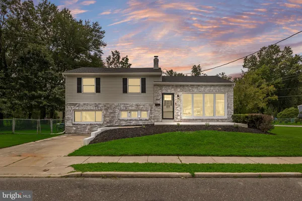 305 FAIRVIEW AVE