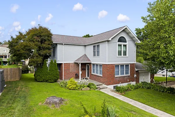 133 N CENTRAL AVE