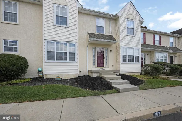 302 ALLENS LN