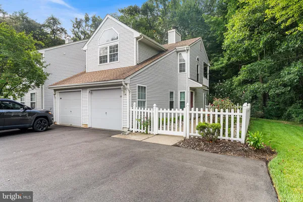 106 BIRCH HOLLOW DR