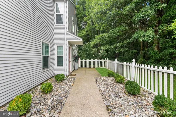 106 BIRCH HOLLOW DR