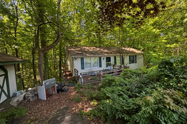913 AUGUSTUS DR