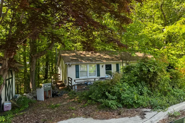 913 AUGUSTUS DR