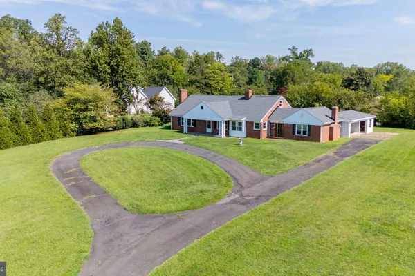 905 N MADISON RD