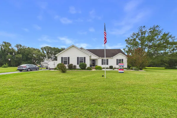 16733 WOODLAND CT