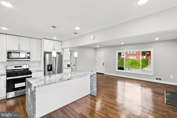 6501 DISTRICT HEIGHTS PKWY