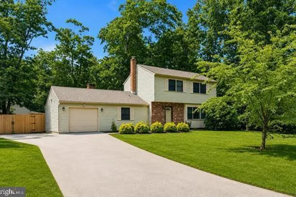 46 CHRISTIAN DR