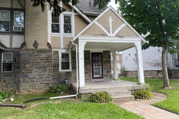118 W MARSHALL RD