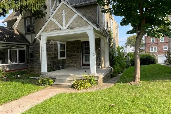 118 W MARSHALL RD