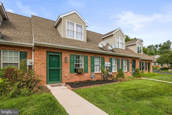 4 OXFORD CT