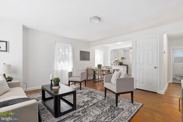 7 LODGE RD
