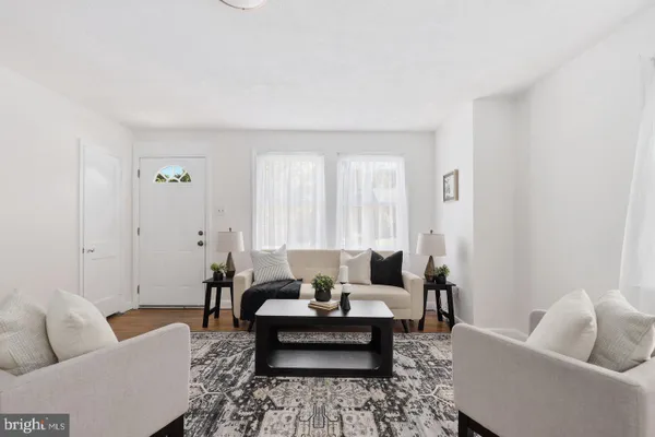 7 LODGE RD