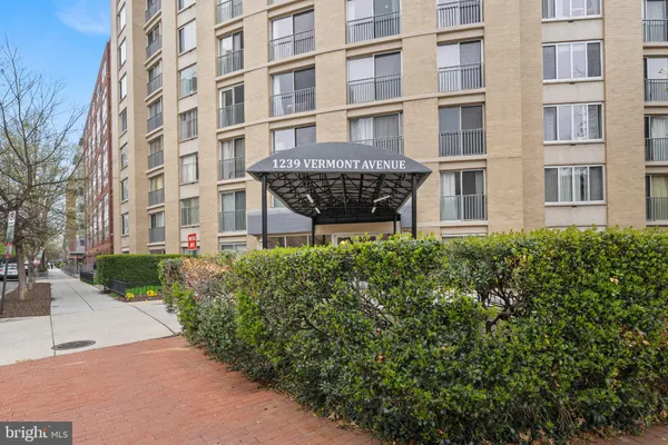 1239 VERMONT AVE 102