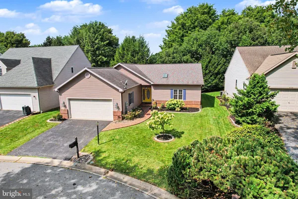525 WATERSIDE CIR