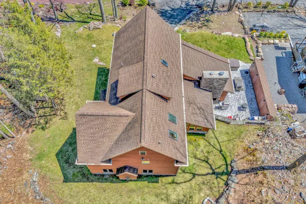 71 LAKE DR