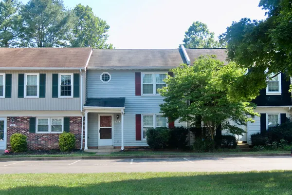 410 FOREST CT