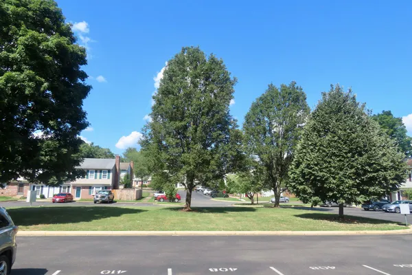 410 FOREST CT