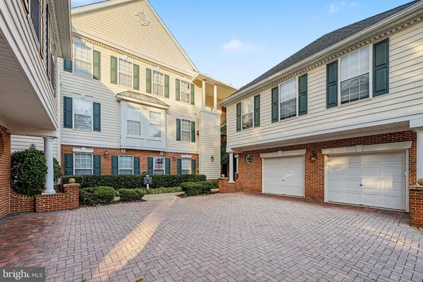 25252 RIFFLEFORD SQ 204
