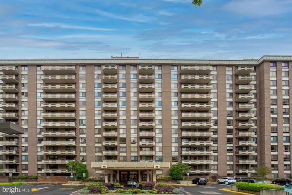 1808 OLD MEADOW RD 404