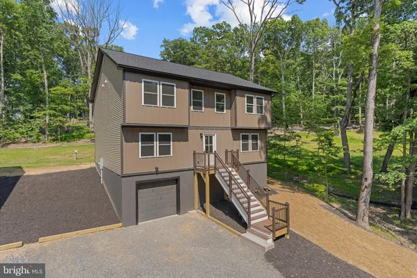 440 CEDAR LN