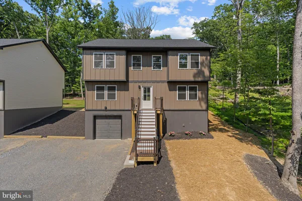 440 CEDAR LN