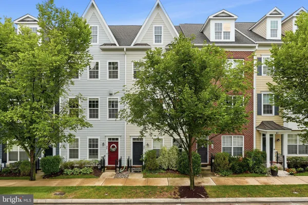 37 MERIDIAN LN