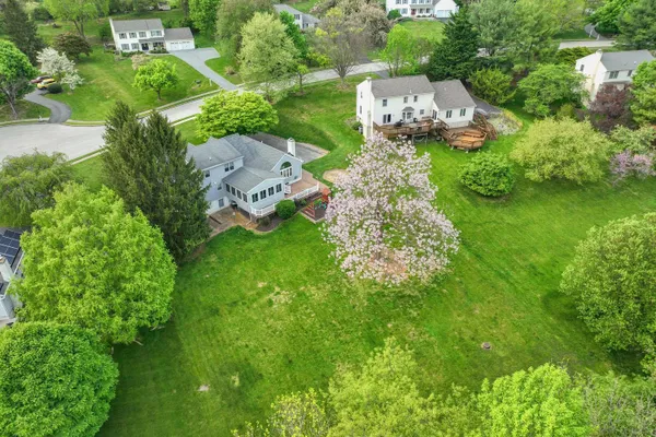 104 NOBLE DR