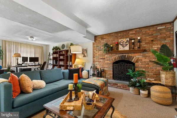 1303 WENDOVER CT